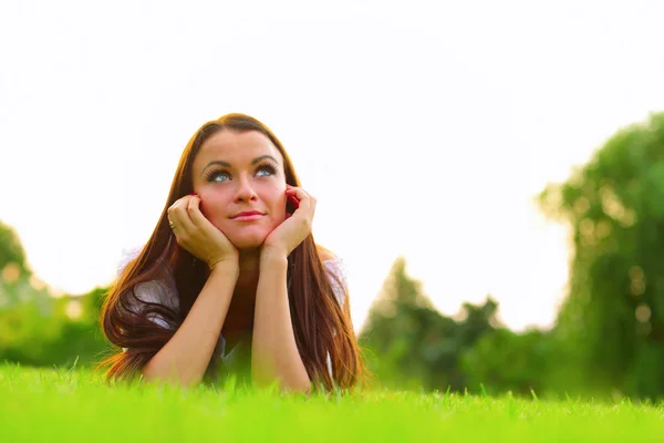 Woman lying at the park — Stock Photo, Image