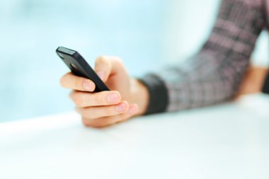 el smartphone yazarak