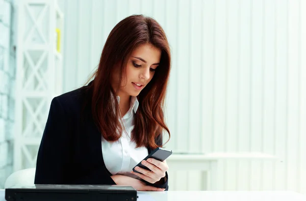Businesswoman holding smartphone — Stock Photo, Image