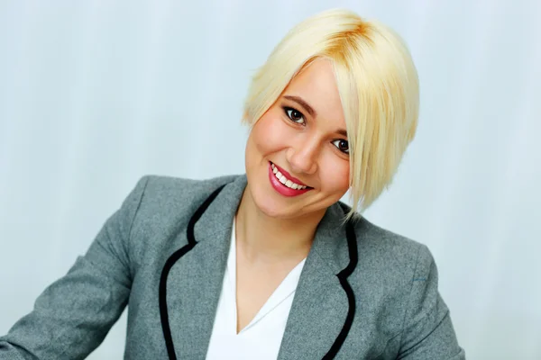 Mujer de negocios alegre — Foto de Stock