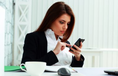 onun smartphone yazarak işkadını