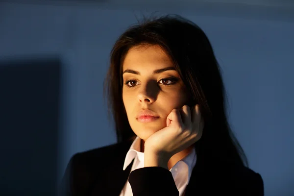 Businesswoman working at night — Stock Photo, Image