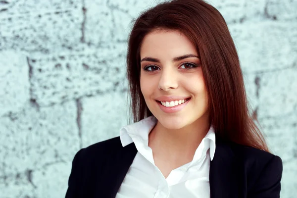 Jovem mulher de negócios feliz — Fotografia de Stock