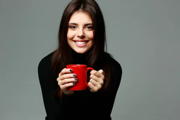 Frau mit Tasse Kaffee — Stockfoto