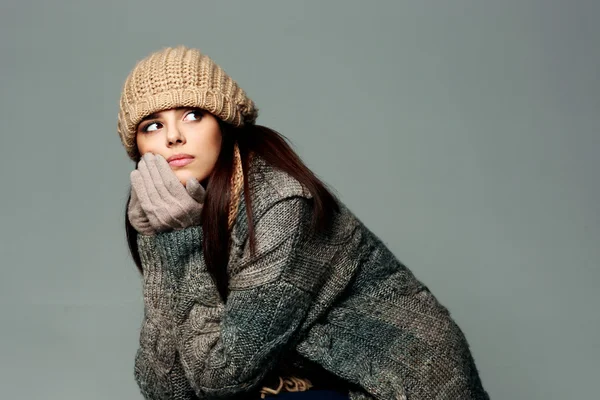 Žena v teplé zimní oblečení — Stock fotografie