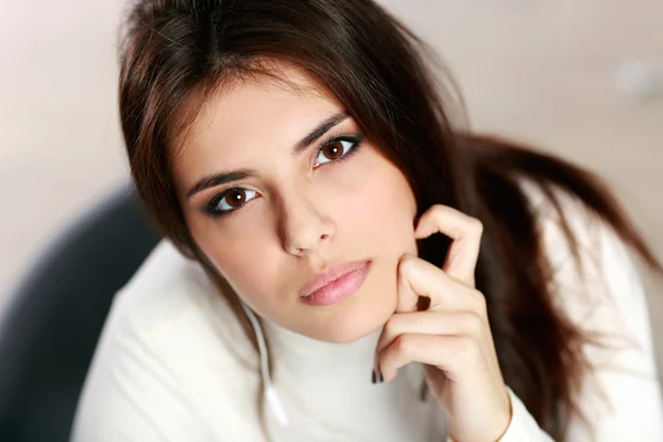 Young thoughtful woman — Stock Photo, Image