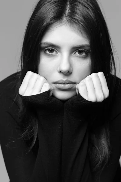 Portrait of a thoughtful woman — Stock Photo, Image