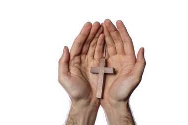 ahşap tutan erkek ellerini çapraz