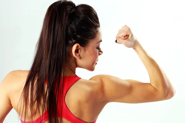 Mulher olhando para bíceps — Fotografia de Stock