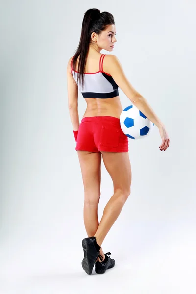 Mujer con pelota de fútbol — Foto de Stock