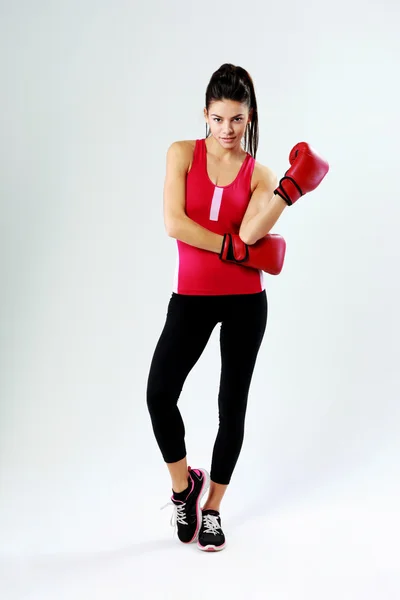 Donna con i guanti da boxe — Foto Stock