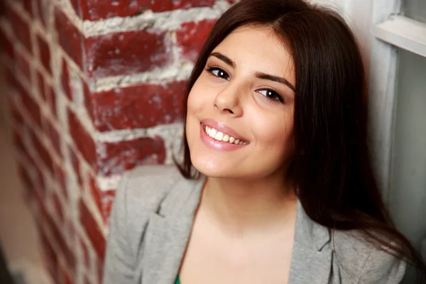 Giovane donna in studio — Foto Stock