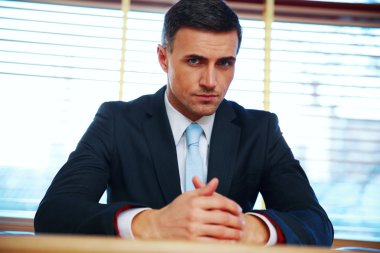 yakışıklı işadamı