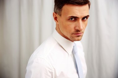 yakışıklı işadamı