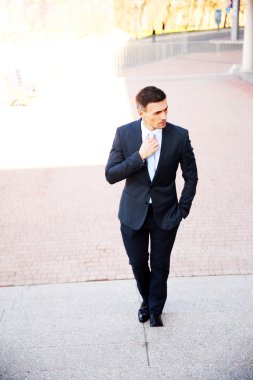 yakışıklı işadamı