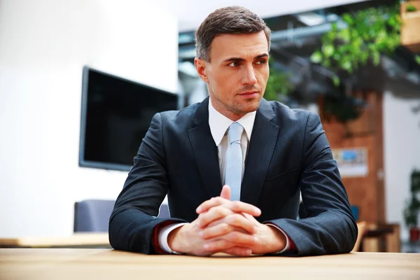 Hombre de negocios guapo — Foto de Stock