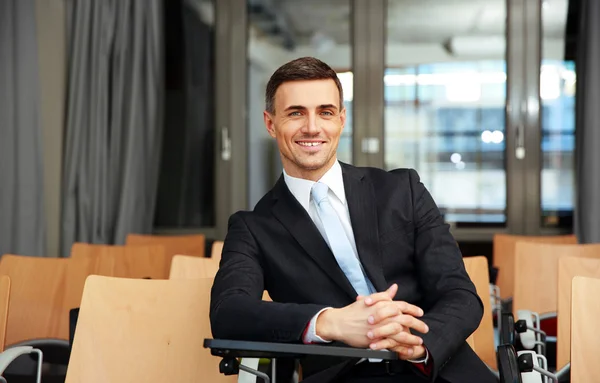 Hombre de negocios guapo — Foto de Stock