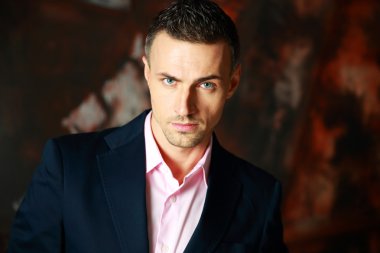 yakışıklı adam