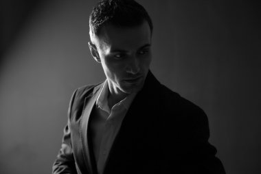 yakışıklı adam