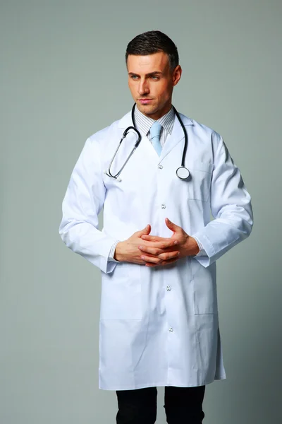 Guapo doctor masculino — Foto de Stock