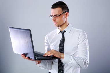 yakışıklı işadamı