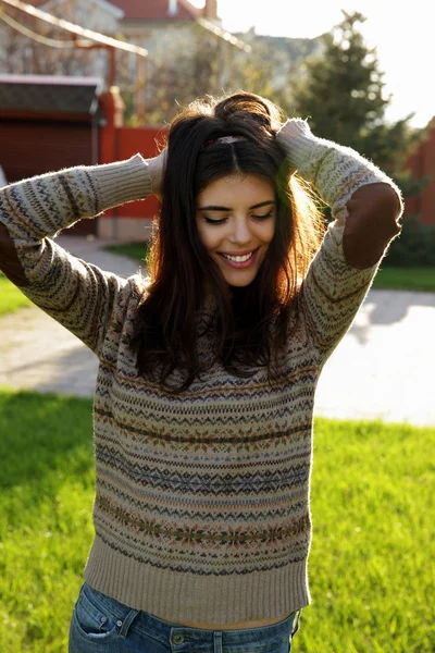 Beautiful woman in garden — Stock Photo, Image