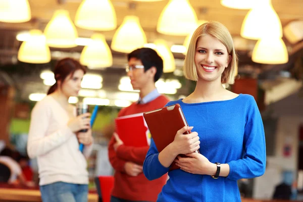 Glad grupp studenter — Stockfoto