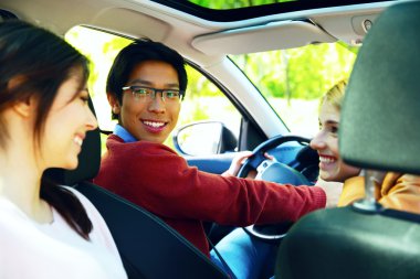 mutlu grup öğrenci