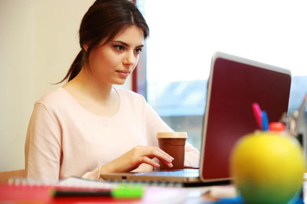 Piękną studentkę — Zdjęcie stockowe