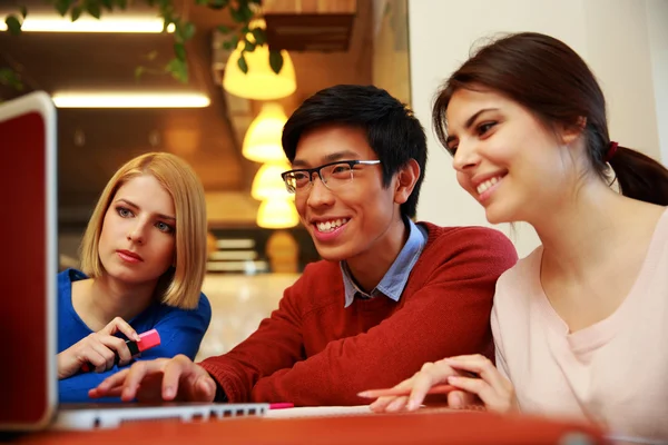 Schöne Studentin — Stockfoto