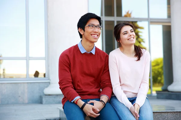 Jonge gelukkig studenten — Stockfoto