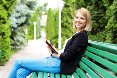 Genç güzel kadın.