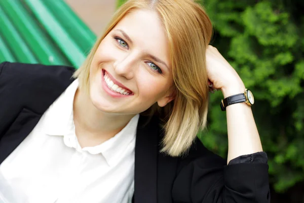 Hermosa mujer feliz — Foto de Stock