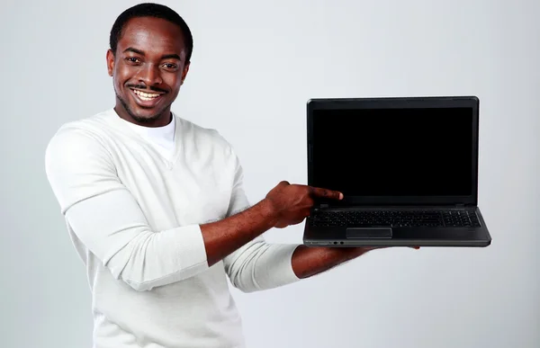 Bonito homem africano — Fotografia de Stock