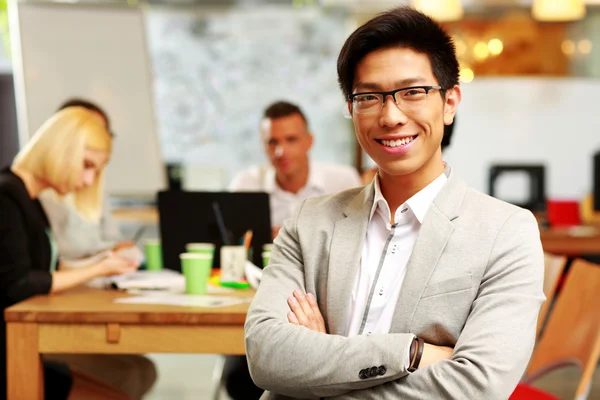 Porträt einer Unternehmensgruppe im Amt — Stockfoto