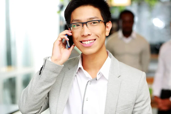 Beau groupe de gens d'affaires au bureau — Photo