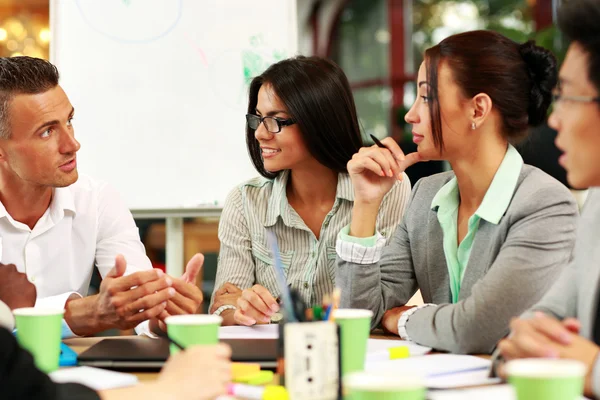 Grupo feliz de colegas de trabalho — Fotografia de Stock