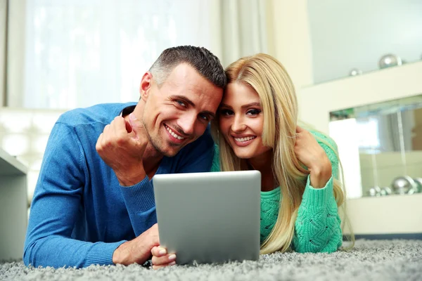 Young beautiful couple at home — Stock Photo, Image