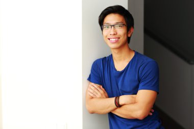 evde yakışıklı Asya