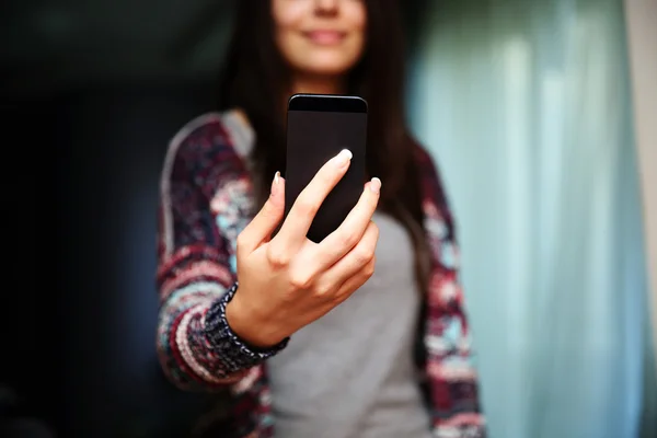 Hermosa mujer en casa — Foto de Stock