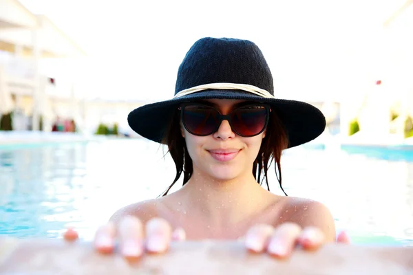 Beautiful girl in bikini — Stock Photo, Image