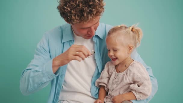 Smiling Father Daughter Playing Little Dinosaur Blue Studio — Stock Video