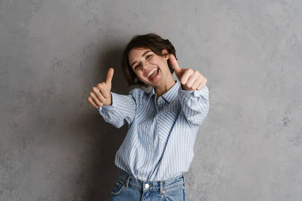 Young Brunette Woman Smiling Showing Thumbs Isolated Grey Wall — Stock Photo, Image