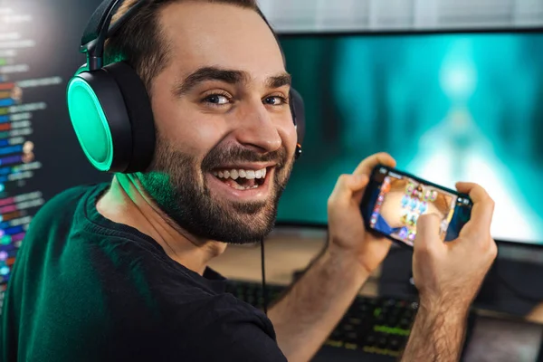Young Man Gamer Playing Video Games Smartphone Computer Dark Room — Stock Photo, Image