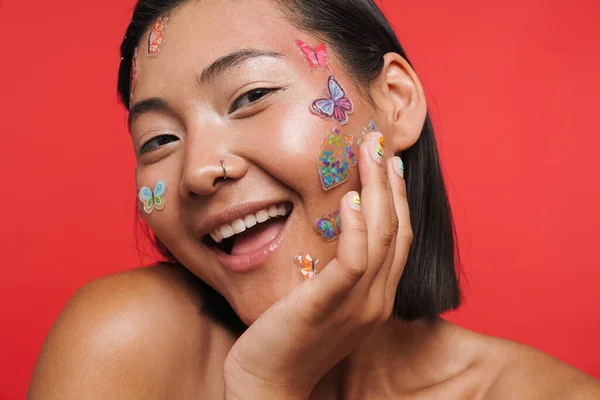 Potret Kecantikan Seorang Wanita Muda Asia Berambut Coklat Yang Tersenyum — Stok Foto