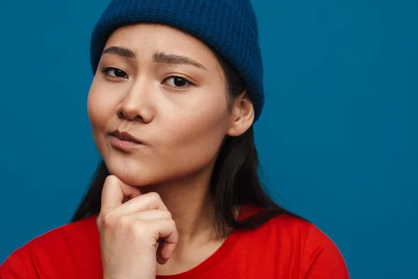 Retrato Una Joven Asiática Con Ceño Fruncido Usando Sombrero Pie — Foto de Stock