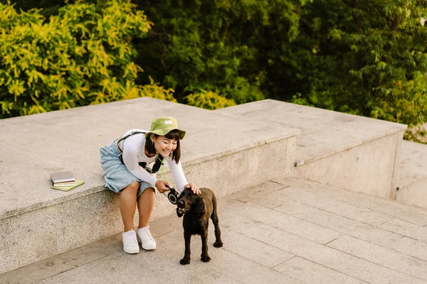 Young Asian Woman Hat Smiling While Walking Her Dog Outdoors — Stock Photo, Image