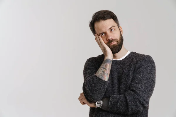 Hombre Blanco Medio Con Barba Cubriéndose Cara Mirando Cámara Aislada — Foto de Stock