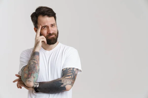 Baard Verbaasd Man Aanraken Van Zijn Voorhoofd Kijken Naar Camera — Stockfoto