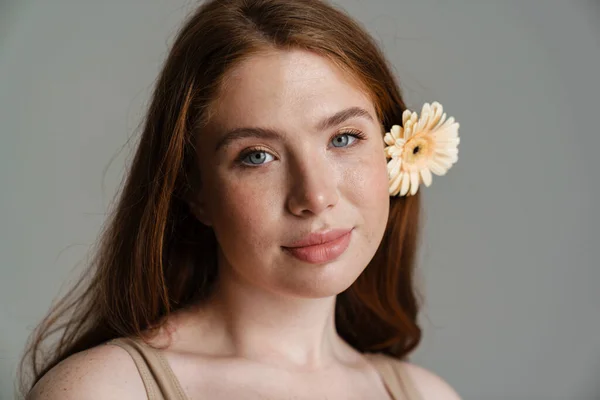 Gros Plan Portrait Une Jeune Femme Blanche Aux Cheveux Longs — Photo